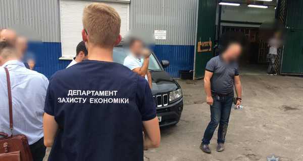 Начальника отдела киевской таможни поймали на взятке
