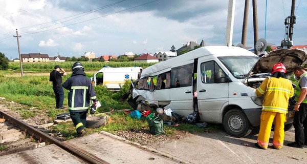 Появилось видео смертельного ДТП под Черновцами