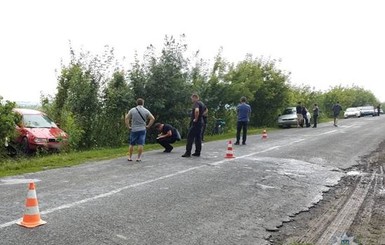 В Ровенской области легковушка сбила женщину с двумя детьми