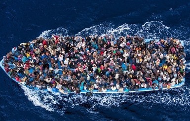 У побережья Испании спасли 1200 беженцев