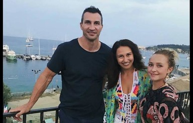 В Греции: Кличко и Панеттьери показали пляжное фото 