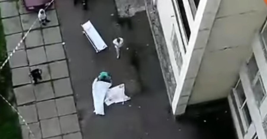 Из окна киевской больницы выбросился полуголый мужчина