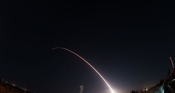 Запуск баллистической ракеты в США прервали из-за аномалии