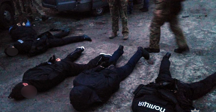 В Украине более трех лет действовала банда лже-полицейских, занимающихся грабежом