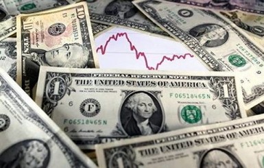 Доллар против гривны: экономисты советуют запастись валютой