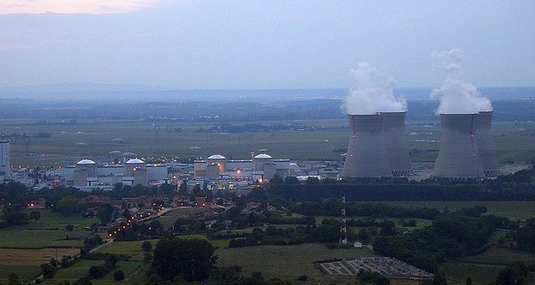 Аномальная жара вынудила отключить реакторы АЭС во Франции