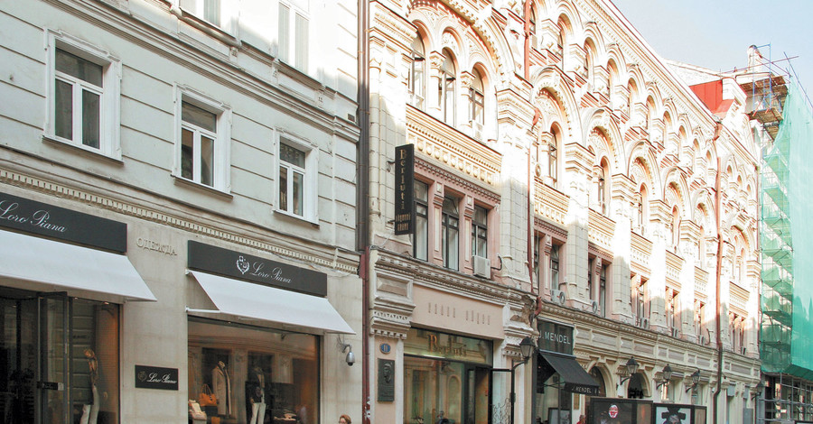 Люксовые бренды покидают самую дорогую улицу Москвы – богачам негде припарковаться