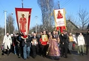 В Луганске прошел Крестный ход против ДТП 