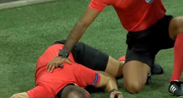 В Австрии во время матча Лиги Европы арбитру бутылкой разбили голову