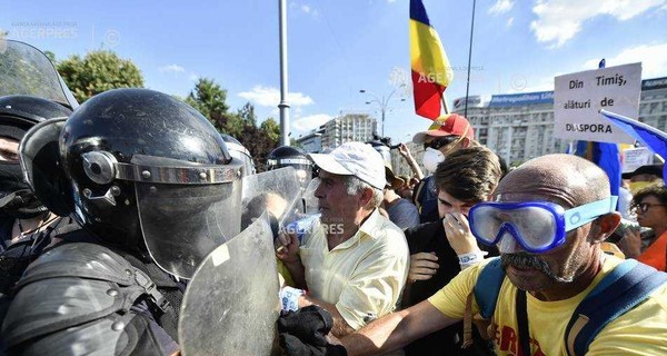 В Румынии во время столкновений протестующих и полиции пострадали 36 человек