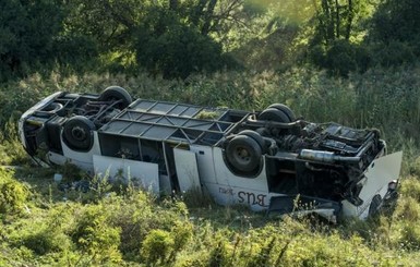 В Венгрии перевернулся украинский автобус, пострадали 13 человек