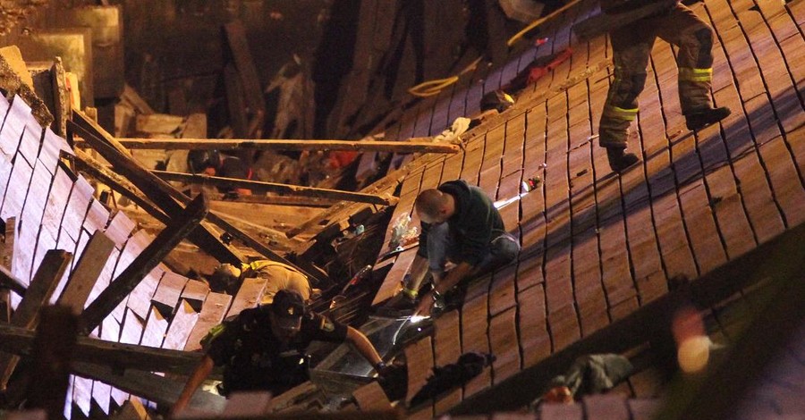 В Испании во время концерта рухнула набережная - люди упали в воду