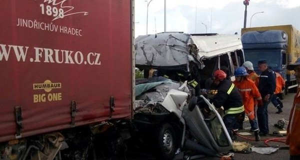ДТП с 10 погибшими под Житомиром: водитель даже не пытался тормозить - уснул