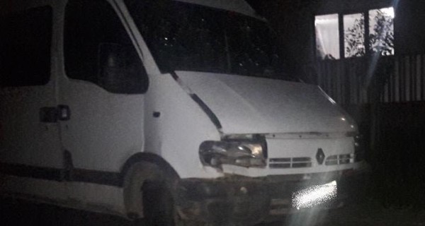 На Закарпатье машина вылетела в кювет, а пьяный водитель сбежал и бросил 5 раненых пассажиров