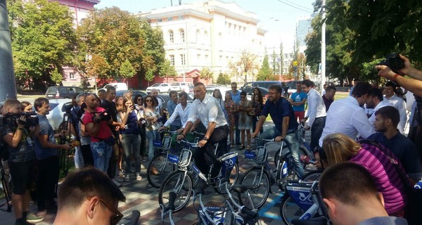 В Киеве появились велосипеды напрокат ценой в 10 000 долларов, а велодорожек по-прежнему нет