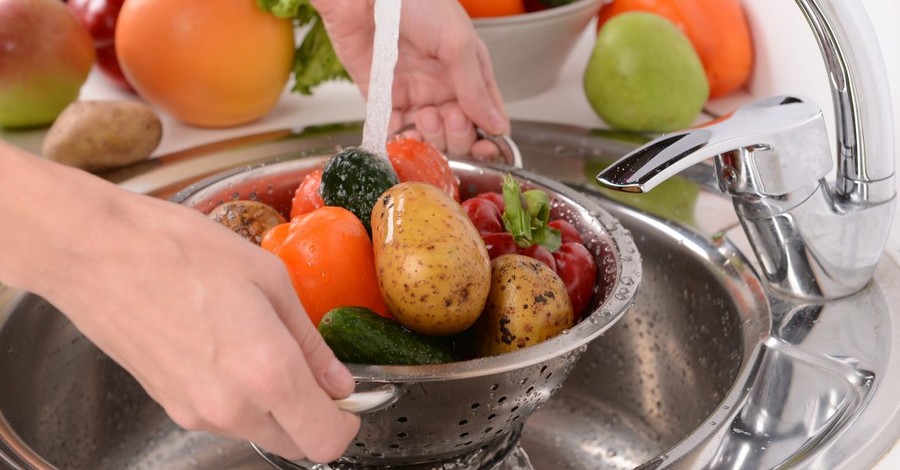 Названы фрукты и овощи, которые нужно мыть с особенной тщательностью