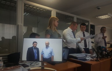 Прокуратура полчаса читала обвинение Януковичу и попросила для него 15 лет