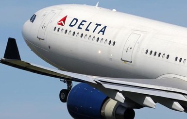 Пассажирский самолет развернулся над Атлантикой из-за забившегося туалета