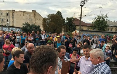 Из-за блокировки электрички во Львове опоздали 10 поездов