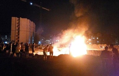 Протестующих против застройки в Вишневом разогнали газом и огнетушителями