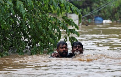 В Индии жертвами наводнения стали 324 человека