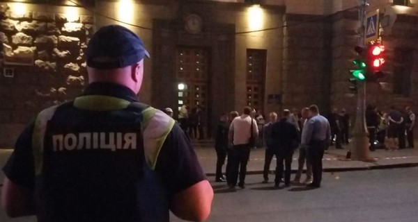 Харьковский стрелок успел изрешетить машину с маленьким ребенком