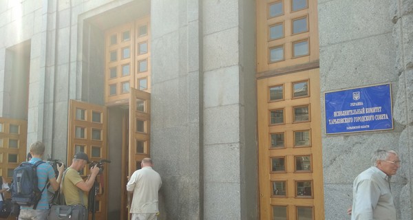 Ночная стрельба в Харькове: охранники сами открыли дверь