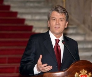 Ющенко привезет в Донецк 800 помощников  
