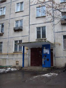На Дарнице в Киеве вор переломал себе ноги, прыгнув с 3-го этажа 