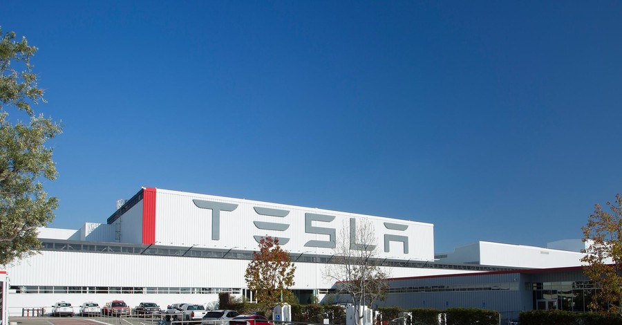 В США загорелся завод Tesla