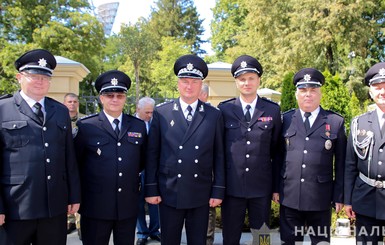 Порошенко присвоил четырем полицейским звание генерала