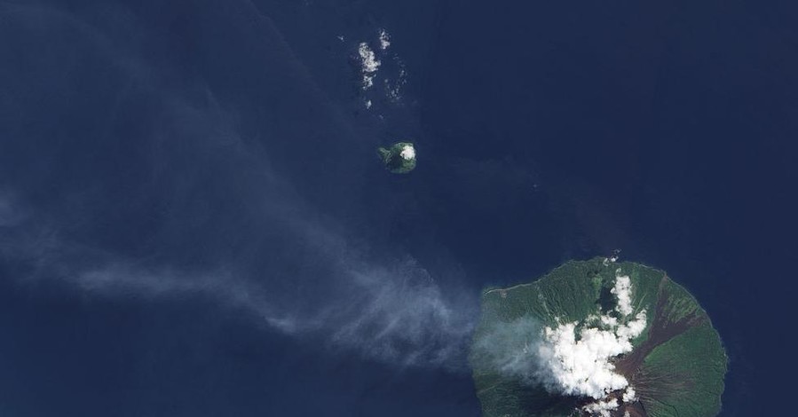 В Папуа-Новой Гвинее началось извержение вулкана Манам, эвакуировали 2 тысячи человек