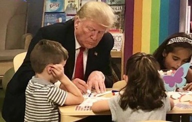 Трамп перепутал цвета, раскрашивая флаг США на детском телешоу