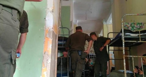 В сети показали снимки обшарпанной части Нацгвардии в Киеве