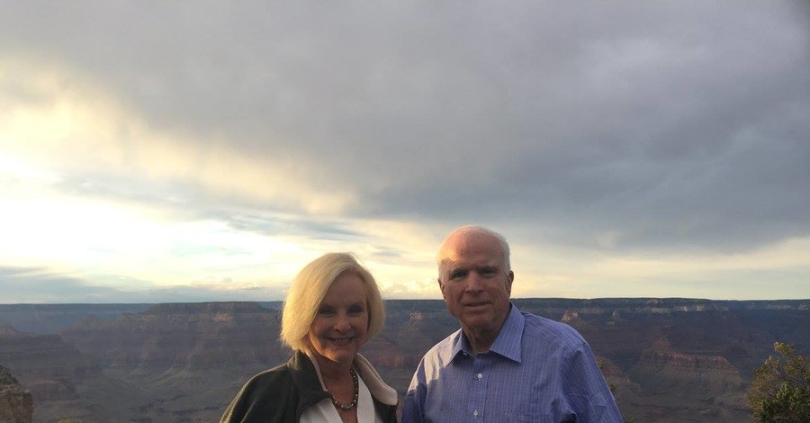 64-летняя вдова Джона Маккейна может занять его место в Сенате