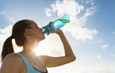 Супрун назвала мифом рекомендацию пить 2,5 литра воды в день 