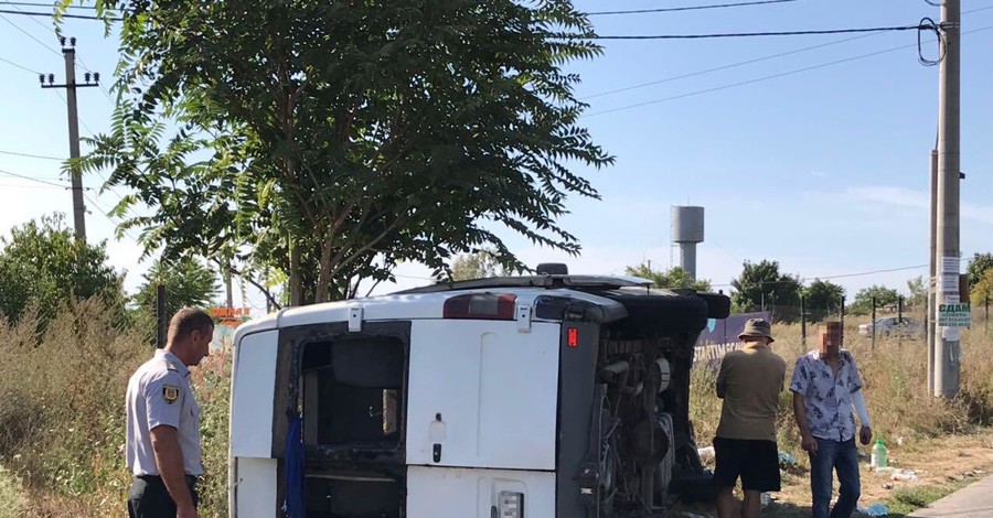 В Одесской области автобус столкнулся с грузовиком, пострадали 11 человек