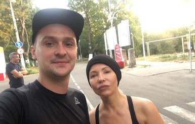 Тимошенко без макияжа и с декольте вышла на пробежку в Одессе