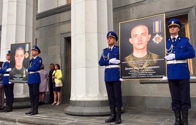 Под Радой почтили память погибших от гранаты гвардейцев