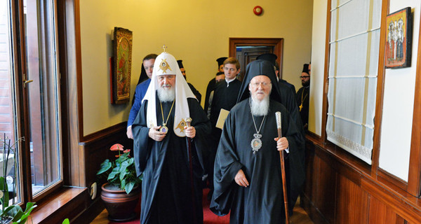 В Константинополе состоялась встреча патриарха Варфоломея и Кирилла о предоставлении Украине Томоса