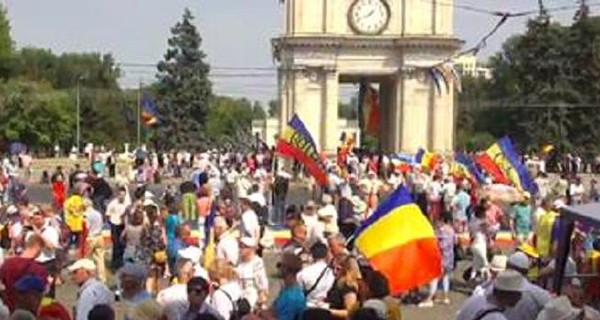 В столице Молдовы митингуют за объединение с Румынией