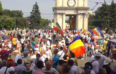 В столице Молдовы митингуют за объединение с Румынией