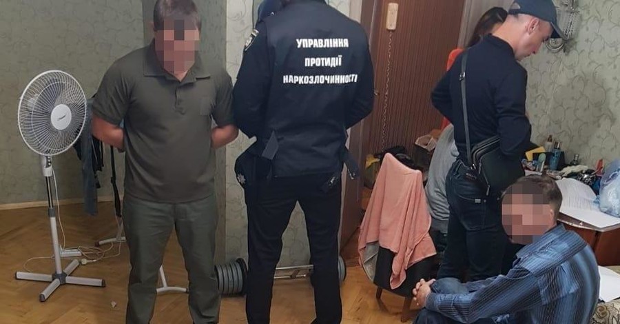 В Киеве за распространение наркотиков задержан сотрудник СИЗО