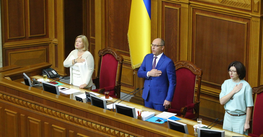 Предвыборная сессия Рады: курс на НАТО, украинизация и особый статус Донбасса