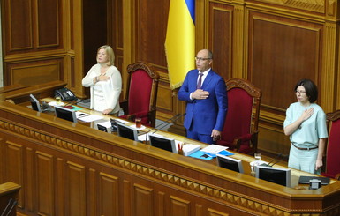 Предвыборная сессия Рады: курс на НАТО, украинизация и особый статус Донбасса