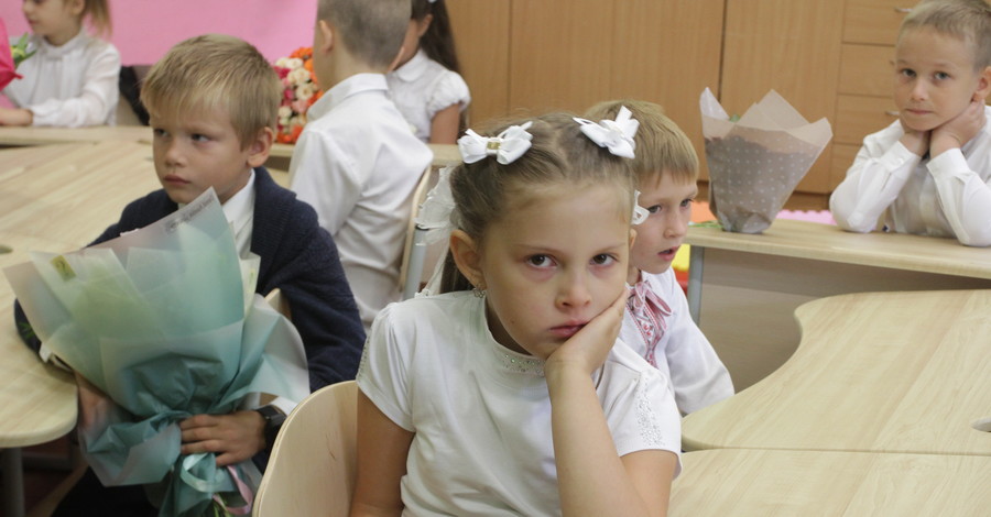 Новая украинская школа: книги к октябрю, парты - к ноябрю