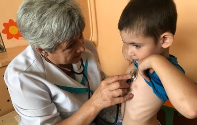 В Херсоне массово осматривают детей в связи с химической аварией в Крыму