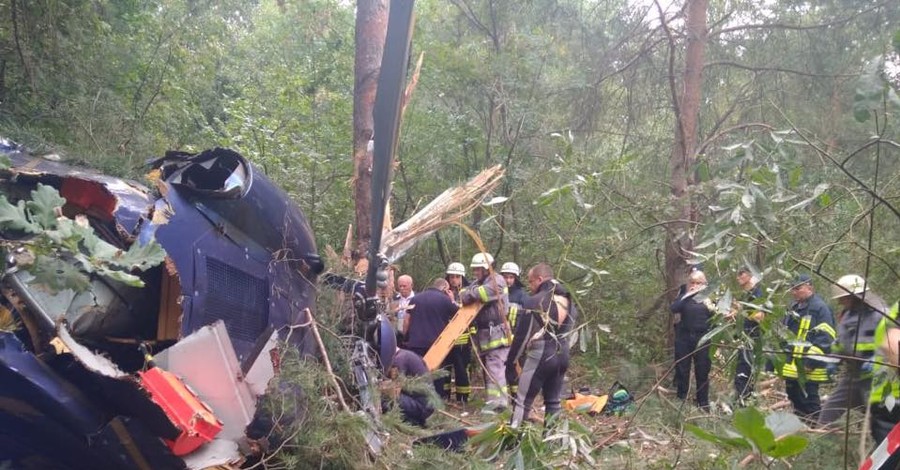 В Киеве на Трухановом острове упал частный вертолет