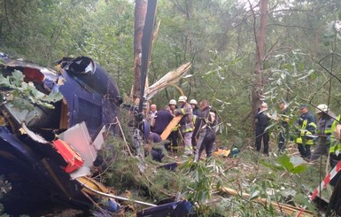 В Киеве на Трухановом острове упал частный вертолет