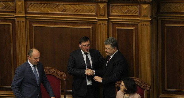 Луценко объяснил частых ночных гостей президента Порошенко
